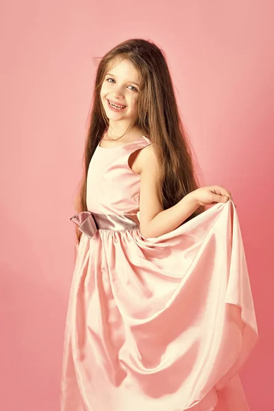 Ritratto di moda per bambini. Moda bambino, parrucchiere, compleanno . — Foto Stock