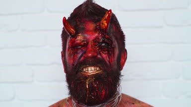 Şeytan vampir portre. Cadılar Bayramı kırmızı şeytan canavar. Krampus. Noel şeytanlar. Cadılar Bayramı.