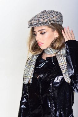 güzel kadın rahat tarzı kıyafetler. rahat stil ve moda kavramı.