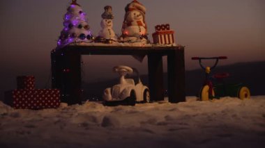 Mutlu kardan adam mutlu Noeller. Mutlu yeni yıl kardan adam ile. Snowmans mutlu çift. Snowmans kutlama