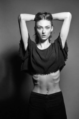 atletik vücut. Genç ince kız