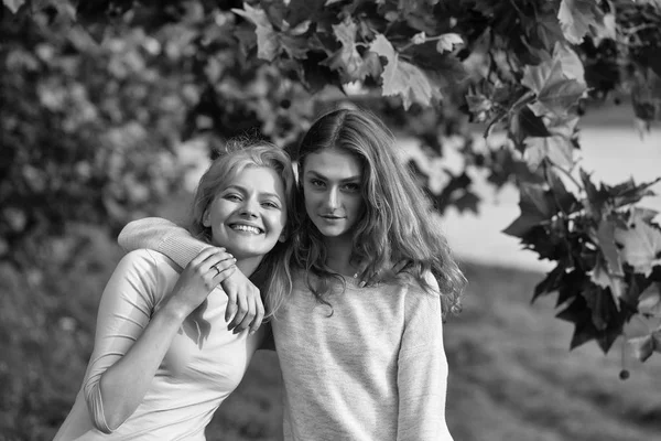 Sisterly love. Two girls hug and smile — Stock Photo, Image