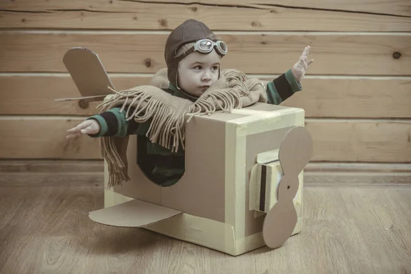 Little boy child play in cardboard plane, childhood. — Stock Photo, Image