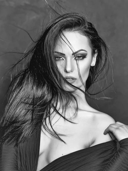 Çekici Genç Kadın