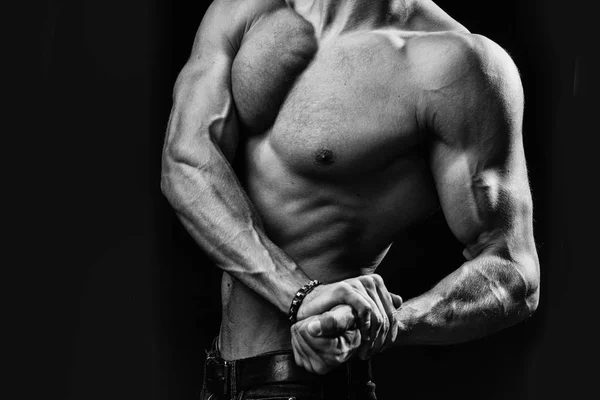 Nutrição esportiva. Homem muscular com veias nas mãos — Fotografia de Stock