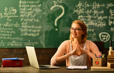Matematik eğitim geçmişinizi, eğitim ve birlikte sınıf eğitim kavramları okuma lise üniversite öğrencileri Eğitim, öğretmen yetenekli lideridir