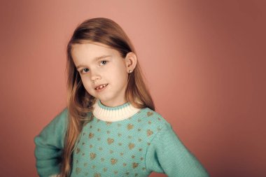 çocuk güzellik ve moda. Kozmetik ve sağlıklı saç Güzellik veya çocuk moda. Güzellik ve moda.