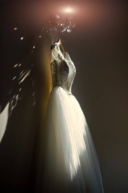 gelinlik. Güzellik ve moda, gelinlik güzel lamba asılı