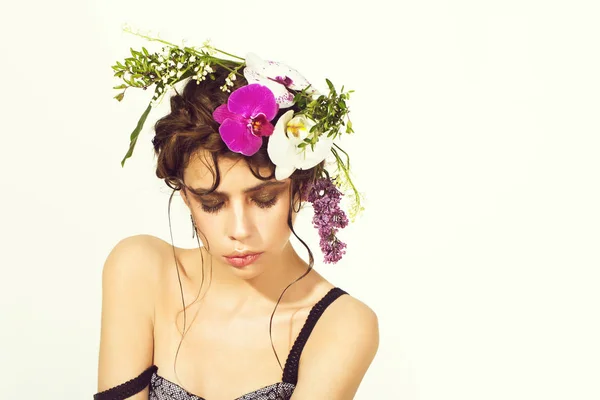 Floral arrangement. floral hairstyle. girl with stylish makeup and natural flowers in hair