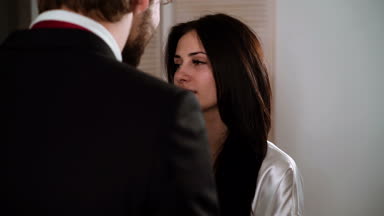 Bir erkek ve bir kadın arasındaki bir görüşmeye. Aile sökme. Aile konuşma