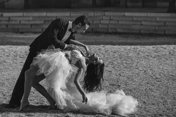 seksi çift güneşli dans düğün açık