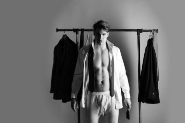 adam işe yarayacak. adam traş yüzü tutun saç fırçası