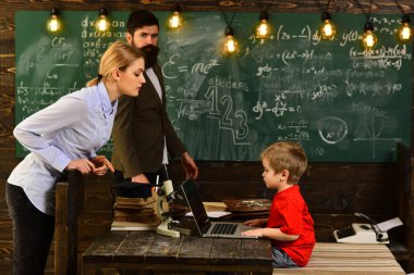 Büyük öğretmenler ne öğrenciler baktılar yapar bulun ve kullanın, iyi öğretmenler öğrencilerin öğretmenler iyi dinleme becerileri sahip büyük soru sormak