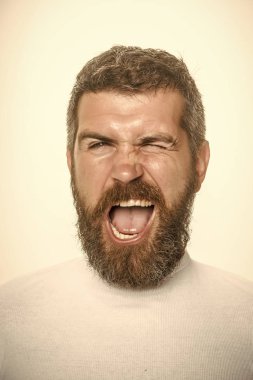 Duygu ve duygular. Kızgın yüzü olan adam.