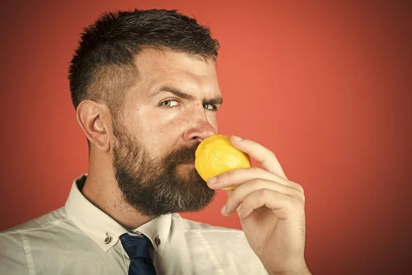 水果和健康的有机食品。长胡子的人气味柠檬. — 图库照片