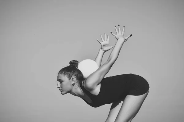 Gymnastická škola a energie. Pružnost v akrobacii a fitness zdraví. — Stock fotografie