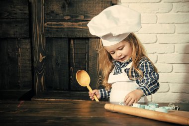 bebeklik meslek seçimdir. Çocuk aşçı Şef şapka ve mutfak önlük