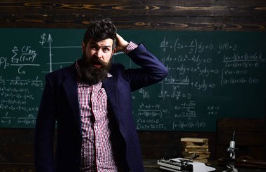 Korku veren öğretmenler öğrencilerin merak yapmak işleri bilirim. Öğretmen sınıfta toplum ve aidiyet duygusu oluşturur. okul öncesi çocuğa özel ders veren öğretmen