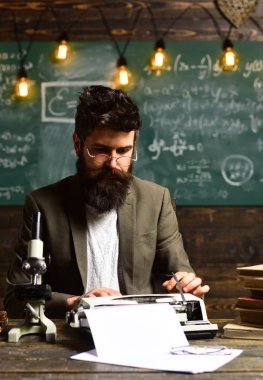 Atölye, Eğitim Üniversitesi öğrenme ve insanlar kavramı sırasında sıcak erişilebilir hevesli ve bakım, öğretim görevlisi tartışırken mimari sorunları ile öğrenciler öğretmendir