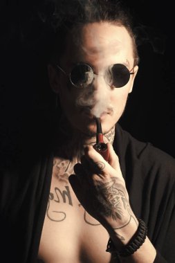 Sağlıksız yaşam tarzı kavramı. Konsantrasyon, stres.