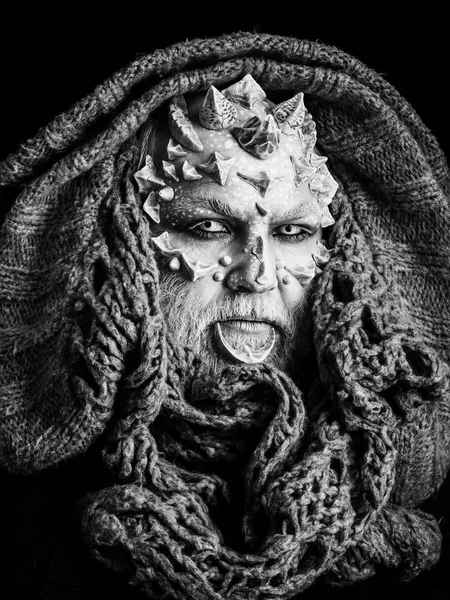 Gizem ve fantezi kavramı. Adam dragon cilt ve sakal