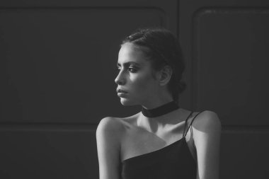 Güzellik moda modeli kız. Moda bakmak. Moda şık kız, makyaj trendi görünümünü. Son saatlerinde yanında bulunanlar ve cilt bakımı, Kuaför kozmetik. Güzellik ve moda kız. Kadın saç, güzellik ile.