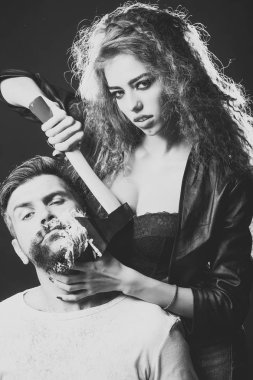 Güzellik moda modeli çift. Moda bakmak. Kadın tıraş adam