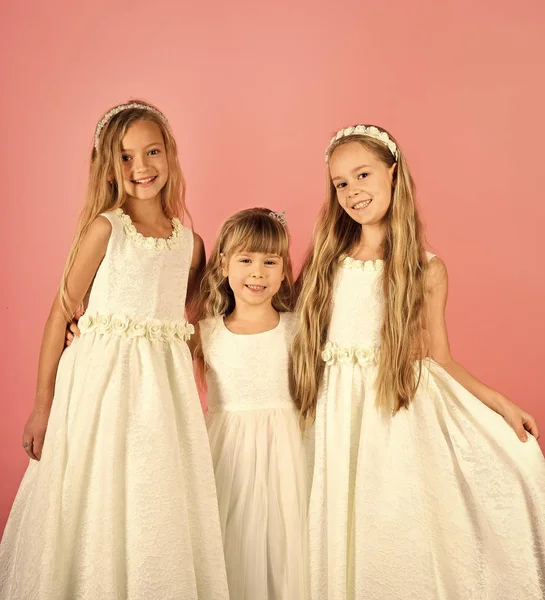 Düğün moda veya beyaz partisi. elbise ve çocuklar moda düğün