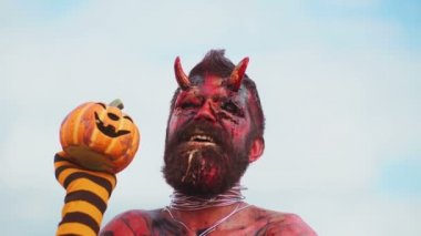 Şeytan vampir portre. Cadılar Bayramı kırmızı şeytan canavar. Krampus. Noel şeytanlar. Cadılar Bayramı.