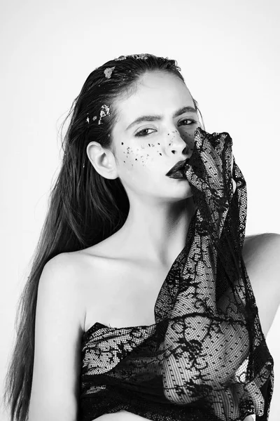 Art make-up. retro fekete csipke fátyol fiatal lány portréja — Stock Fotó