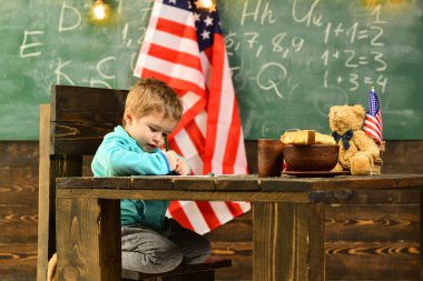Amerika'nın bağımsızlık günü Amerika Birleşik Devletleri bayrağı, mutlu çocuklar.