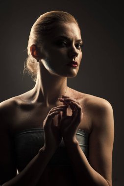 Gizemli kadın. Makyaj ve kozmetik, Cilt Bakımı, kadın.