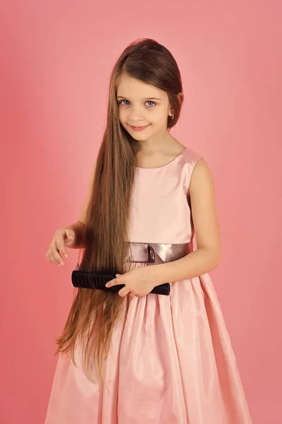 Cuidado del cabello. Belleza y moda, infancia, cabello sano . — Foto de Stock