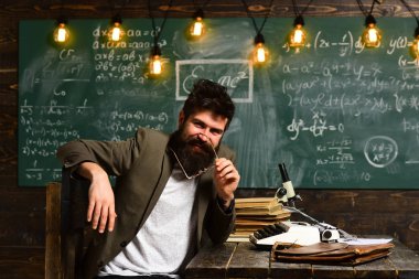 Atölye, Eğitim Üniversitesi öğrenme ve insanlar kavramı sırasında sıcak erişilebilir hevesli ve bakım, öğretim görevlisi tartışırken mimari sorunları ile öğrenciler öğretmendir