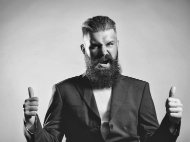 Hayat güzeldir. Ceketli sakallı yakışıklı adamı