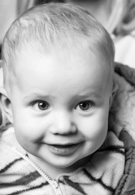 Neşeli çocuk. Yüz döşeme gülümseyen şirin mutlu bebek çocuk