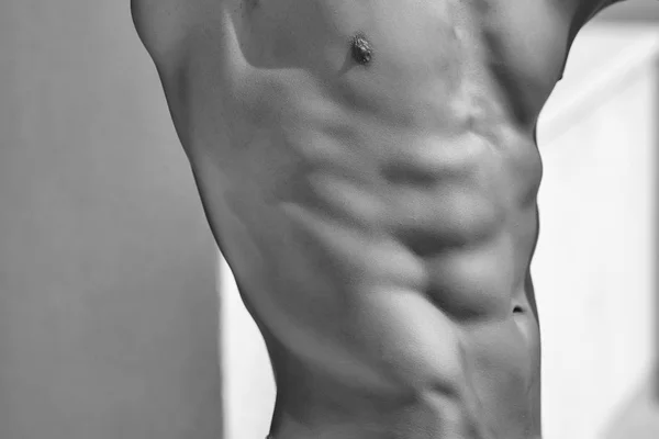 健康的なライフ スタイル。男性の胴体と側の胸 — ストック写真