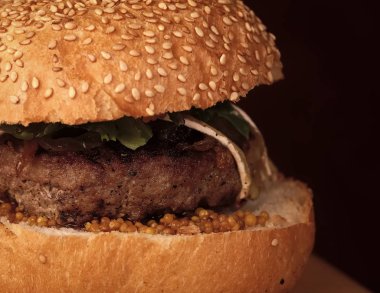 Sulu hamburger. Lezzetli burger