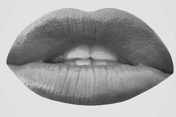 Womens läppar. Närbild foto av röda läppar — Stockfoto