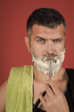 Sakal adamım. Saç kesimi sakallı adam, Milli.