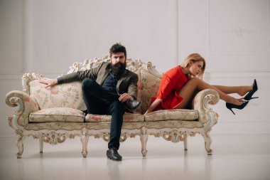 yanlış anlama. Aile Çift ilişkilerin yanlış anlaşılma. adam ve kadın çift yanlış anlaşılma var. sakallı adam ve seksi kadın arasında iş miscommunication.