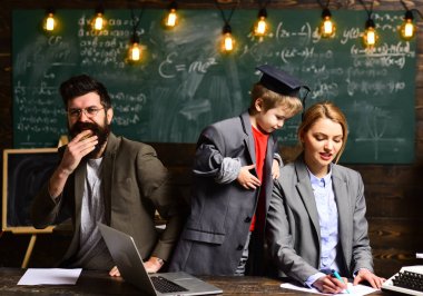 İyi öğretmen öğretim sahiptir. Akademik başarı çok daha fazlası hakkında sıkı çalışma Doğuştan yetenek var. Çalışkan temel ve öğretmen ders konuşma portresi. Öğretmen ya da öğretmen. iş