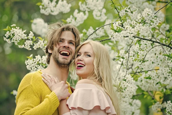 Bahar, bir kaç aşk. Aşk ve romantizm, ilişki, mutlu çift.