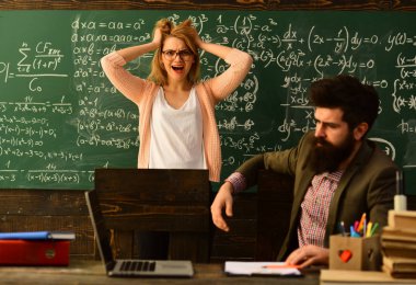 İyi öğretmenler çoğu kez iletişim Master, eğitim mezuniyet ve insanlar kavramı - harç kurullarında, üniversite seminer konferans takım işbirliği kavramı başarılı öğretmen