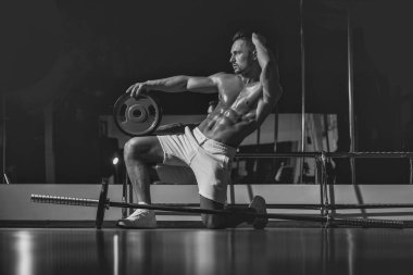 Barbell ile kas adam