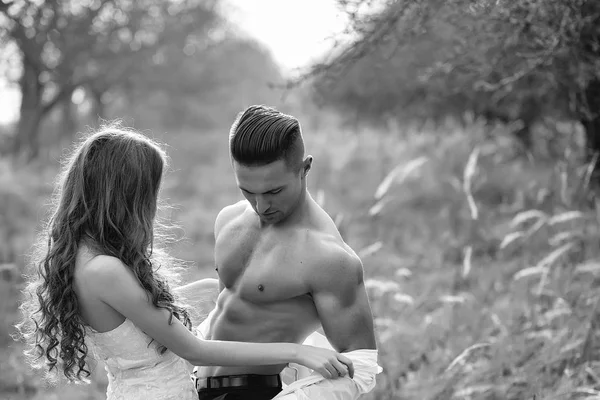 samimi Oyunlar. Seksi düğün çifti