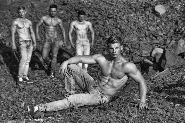 kas seksi vücut açık erkeklerle