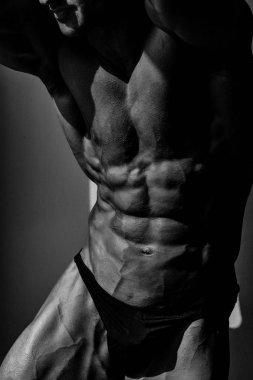 ## Güzel bir fiziği olan adam