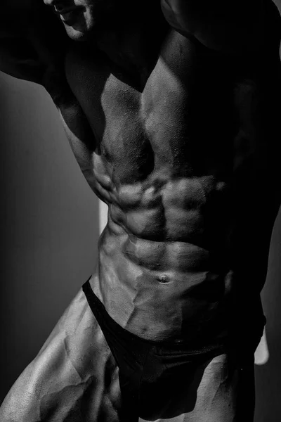 Man met grote lichaamsbouw — Stockfoto