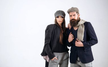 Sonbahar kavramı. Sakallı adam ve sonbahar giysileri şehvetli kadın birkaç. Sonbahar moda modelleri. Sonbahar zaman tadını çıkarın, alanı Kopyala